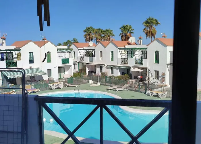 Apartment Laura Near Europa Center And Amadores Beach, Free Wifi