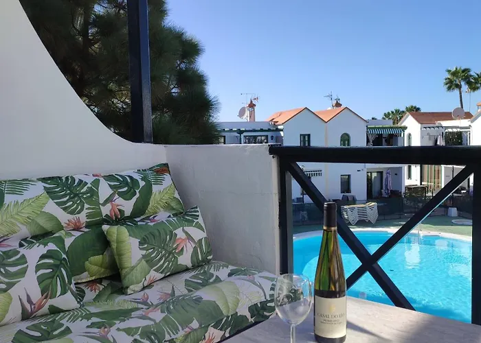 Apartment Laura Near Europa Center And Amadores Beach, Free Wifi